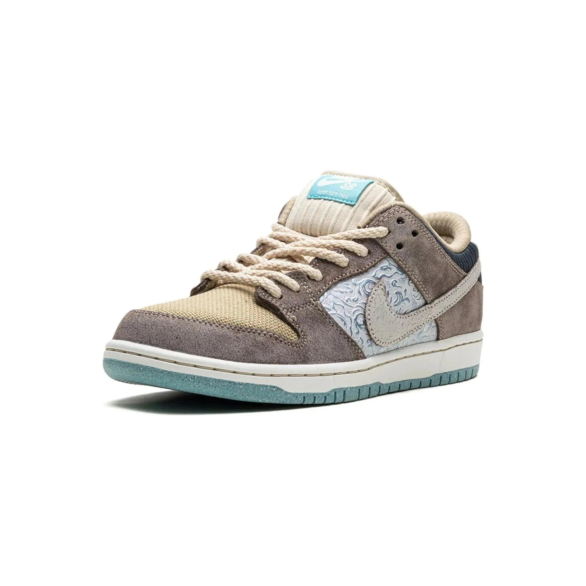 Nike SB Dunk Low - Big Money Savings