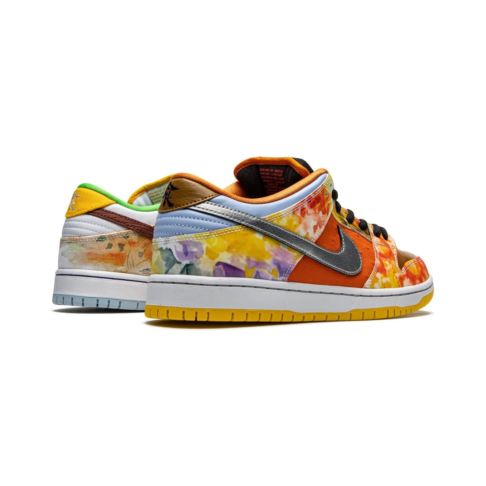 Nike SB Dunk Low - Street Hawker